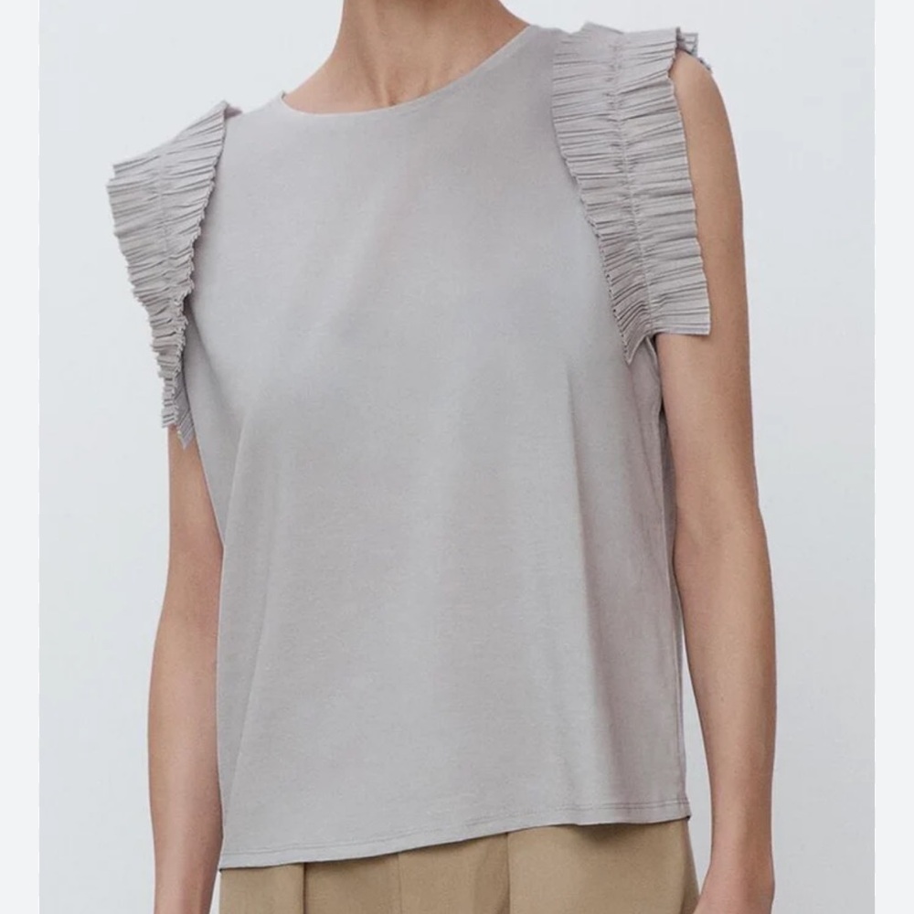 Zara ruffled sleeve top